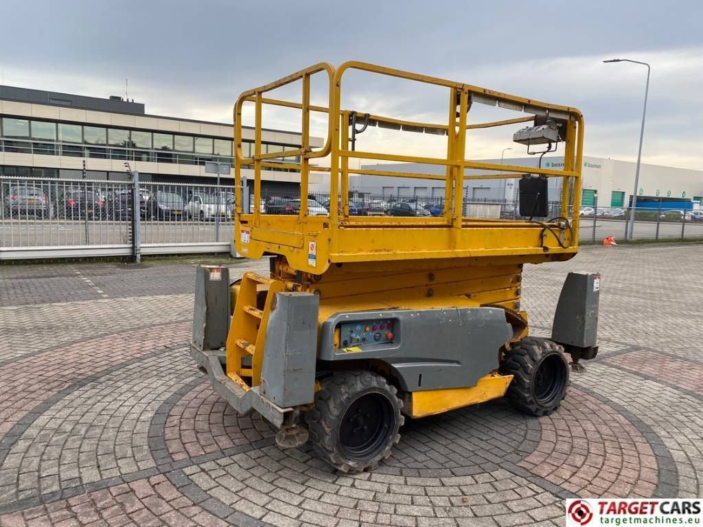 Haulotte Compact 12DX Diesel 4x4 Scissor Work Lift 1206cm - Lift u obliku makaza: slika 3 Haulotte Compact 12DX Diesel 4x4 Scissor Work Lift 1206cm - Lift u obliku makaza: slika 3