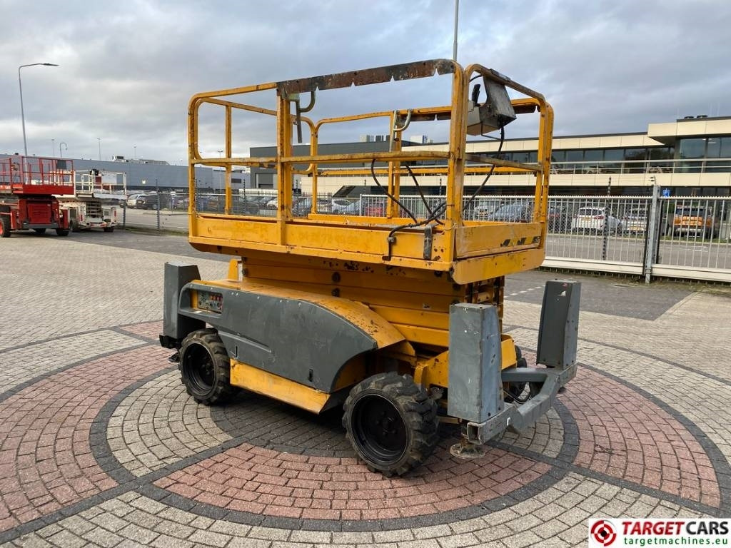 Haulotte Compact 12DX Diesel 4x4 Scissor Work Lift 1206cm - Lift u obliku makaza: slika 2 Haulotte Compact 12DX Diesel 4x4 Scissor Work Lift 1206cm - Lift u obliku makaza: slika 2