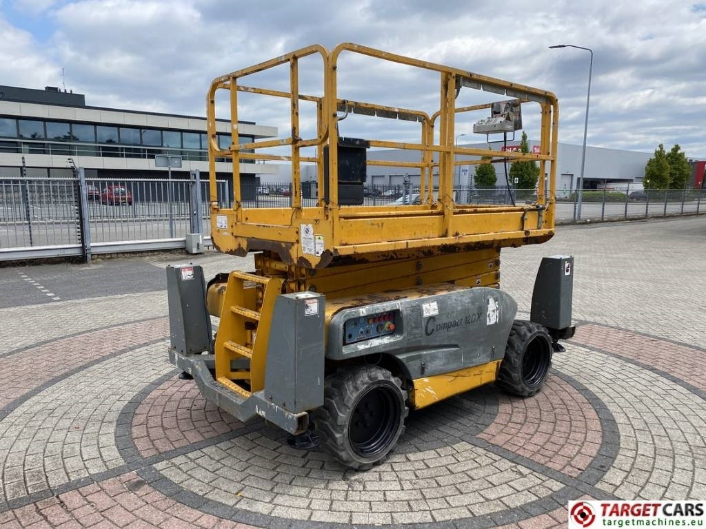 Haulotte Compact 12DX Diesel 4x4 Scissor Work Lift 1206cm - Lift u obliku makaza: slika 3 Haulotte Compact 12DX Diesel 4x4 Scissor Work Lift 1206cm - Lift u obliku makaza: slika 3