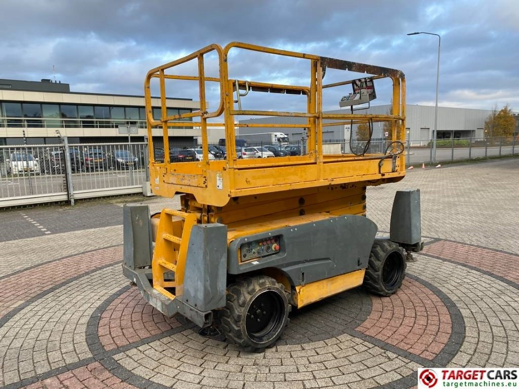 Haulotte Compact 12DX Diesel 4x4 Scissor Work Lift 1206cm - Lift u obliku makaza: slika 3 Haulotte Compact 12DX Diesel 4x4 Scissor Work Lift 1206cm - Lift u obliku makaza: slika 3