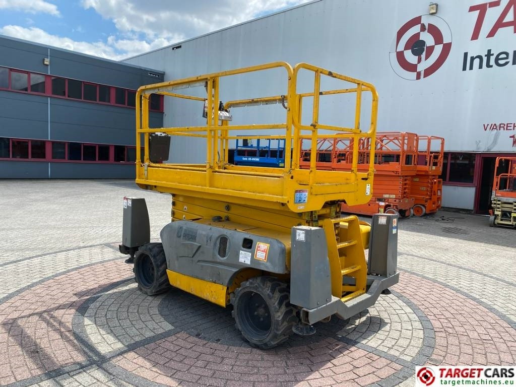 Haulotte Compact 12DX Diesel 4x4 Scissor Work Lift 1206cm - Lift u obliku makaza: slika 4 Haulotte Compact 12DX Diesel 4x4 Scissor Work Lift 1206cm - Lift u obliku makaza: slika 4
