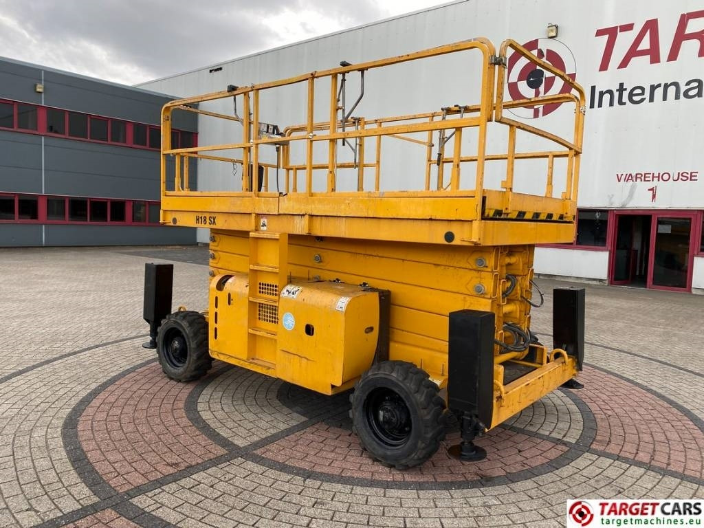 Haulotte H18SDX Diesel H18SX Scissor 4x4 Work Lift 1800cm - Lift u obliku makaza: slika 4 Haulotte H18SDX Diesel H18SX Scissor 4x4 Work Lift 1800cm - Lift u obliku makaza: slika 4
