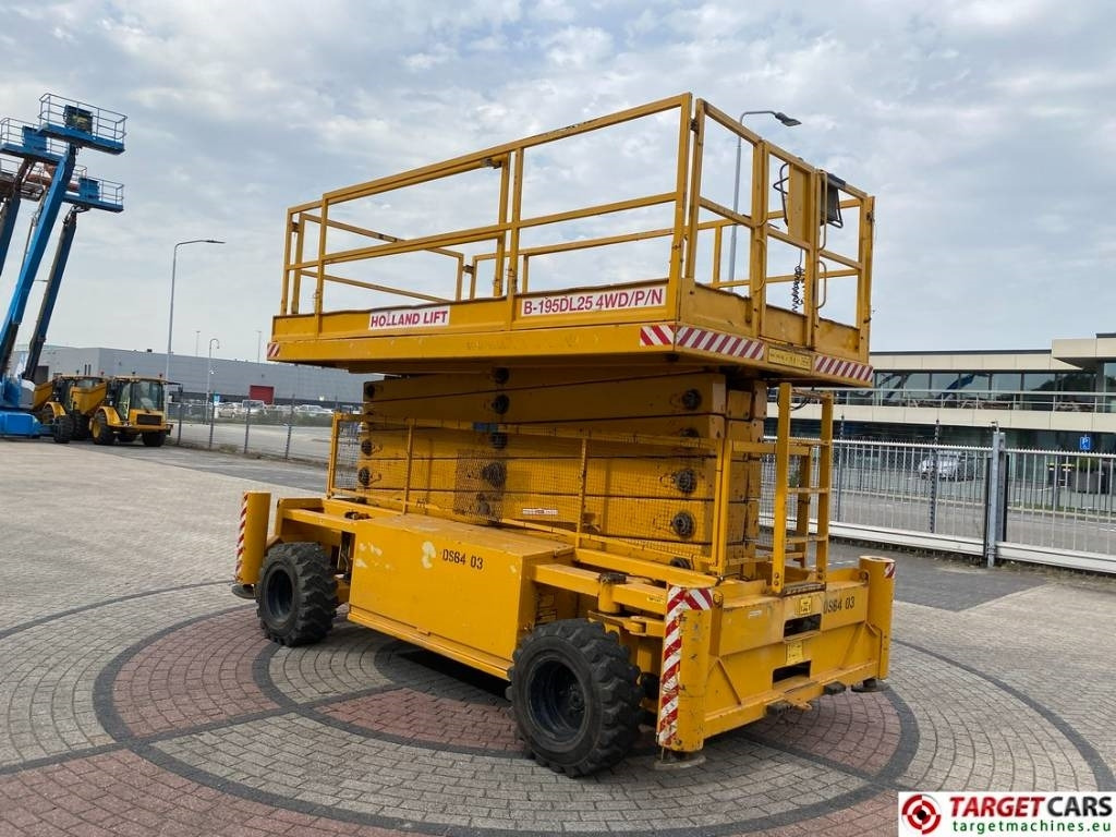 Holland Lift B195DL-25 4WD Diesel 4x4 Scissor Work Lift 2150cm - Lift u obliku makaza: slika 2 Holland Lift B195DL-25 4WD Diesel 4x4 Scissor Work Lift 2150cm - Lift u obliku makaza: slika 2