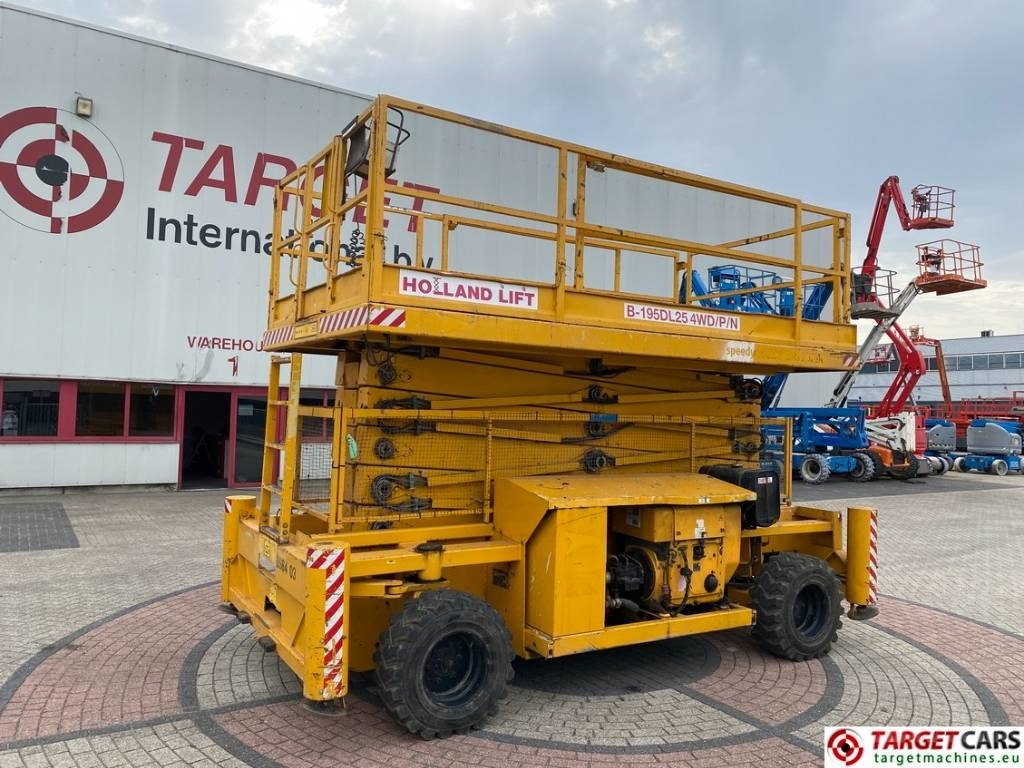 Holland Lift B195DL-25 4WD Diesel 4x4 Scissor Work Lift 2150cm - Lift u obliku makaza: slika 1 Holland Lift B195DL-25 4WD Diesel 4x4 Scissor Work Lift 2150cm - Lift u obliku makaza: slika 1