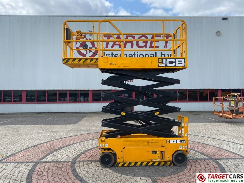 JCB S3246E Electric Scissor Work Lift 1200cm - Lift u obliku makaza: slika 5 JCB S3246E Electric Scissor Work Lift 1200cm - Lift u obliku makaza: slika 5