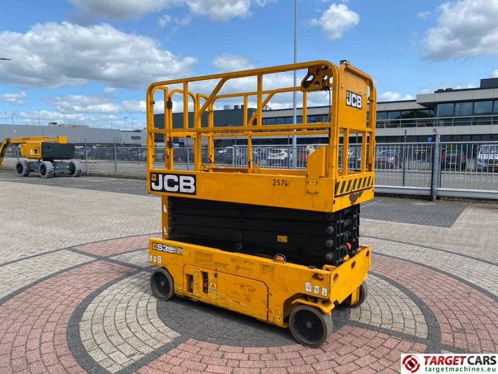 JCB S3246E Electric Scissor Work Lift 1200cm - Lift u obliku makaza: slika 2 JCB S3246E Electric Scissor Work Lift 1200cm - Lift u obliku makaza: slika 2