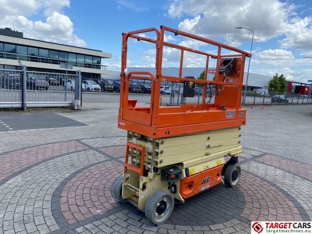 JLG 2632ES Electric Scissor Work Lift 977cm - Lift u obliku makaza: slika 3 JLG 2632ES Electric Scissor Work Lift 977cm - Lift u obliku makaza: slika 3