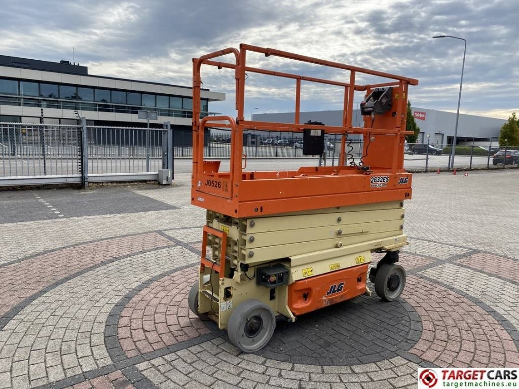JLG 2632ES Electric Scissor Work Lift 977cm - Lift u obliku makaza: slika 3 JLG 2632ES Electric Scissor Work Lift 977cm - Lift u obliku makaza: slika 3