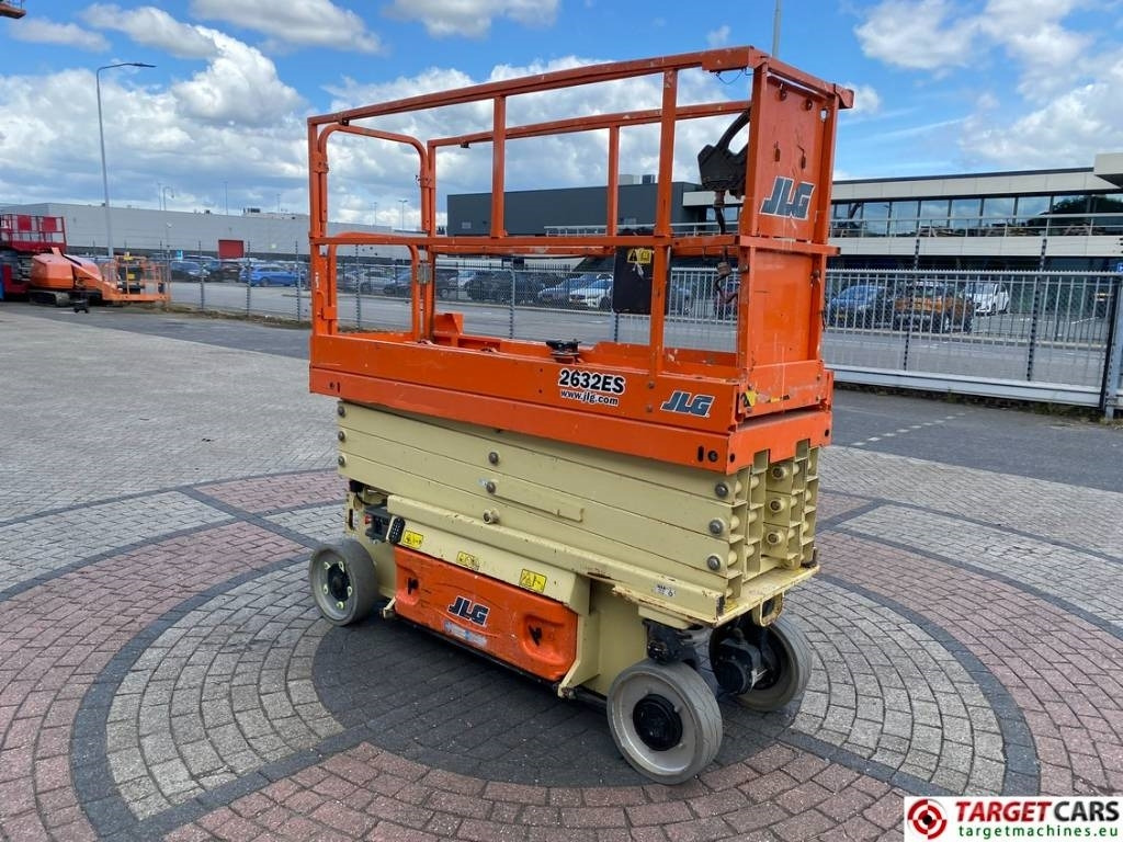 JLG 2632ES Electric Scissor Work Lift 977cm - Lift u obliku makaza: slika 2 JLG 2632ES Electric Scissor Work Lift 977cm - Lift u obliku makaza: slika 2