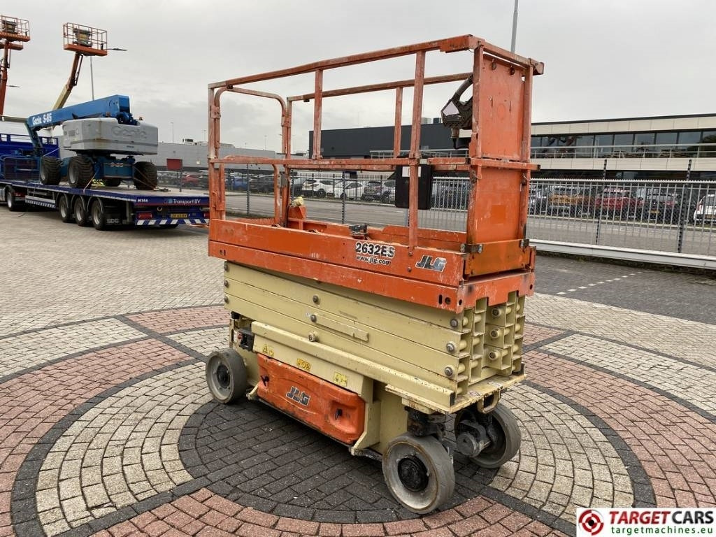 JLG 2632ES Electric Scissor Work Lift 977cm  - Lift u obliku makaza: slika 2 JLG 2632ES Electric Scissor Work Lift 977cm  - Lift u obliku makaza: slika 2