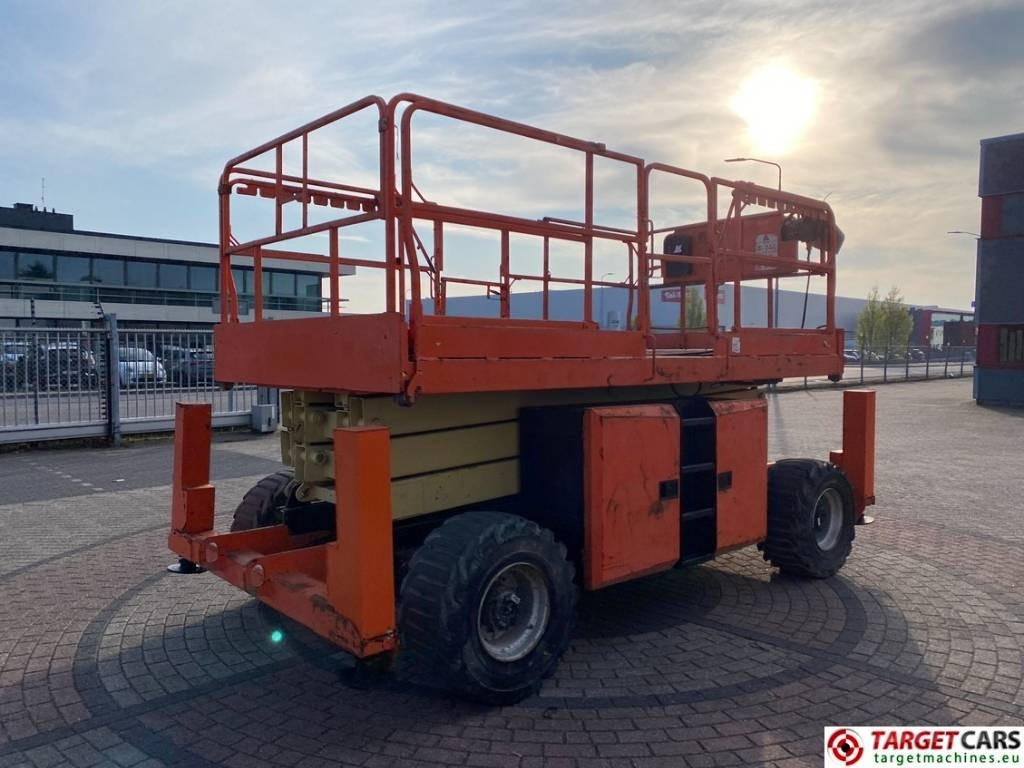 JLG 330LRT Diesel 4x4 Scissor Work Lift 1200cm - Lift u obliku makaza: slika 3 JLG 330LRT Diesel 4x4 Scissor Work Lift 1200cm - Lift u obliku makaza: slika 3
