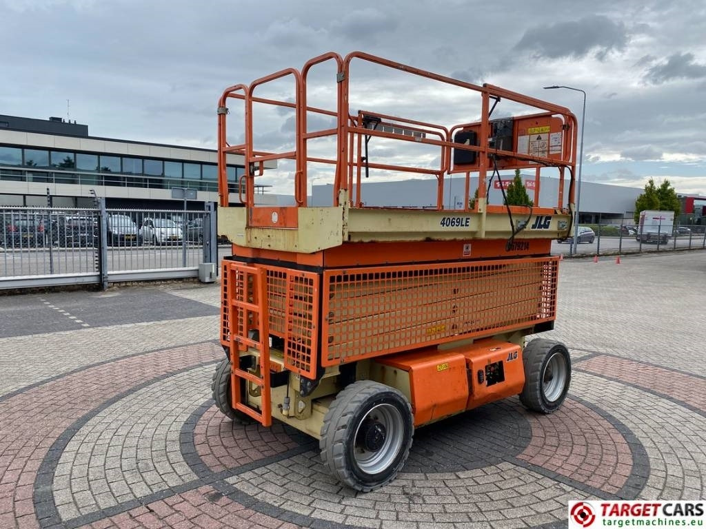 JLG 4069LE Electric Scissor Work Lift 1419cm - Lift u obliku makaza: slika 3 JLG 4069LE Electric Scissor Work Lift 1419cm - Lift u obliku makaza: slika 3