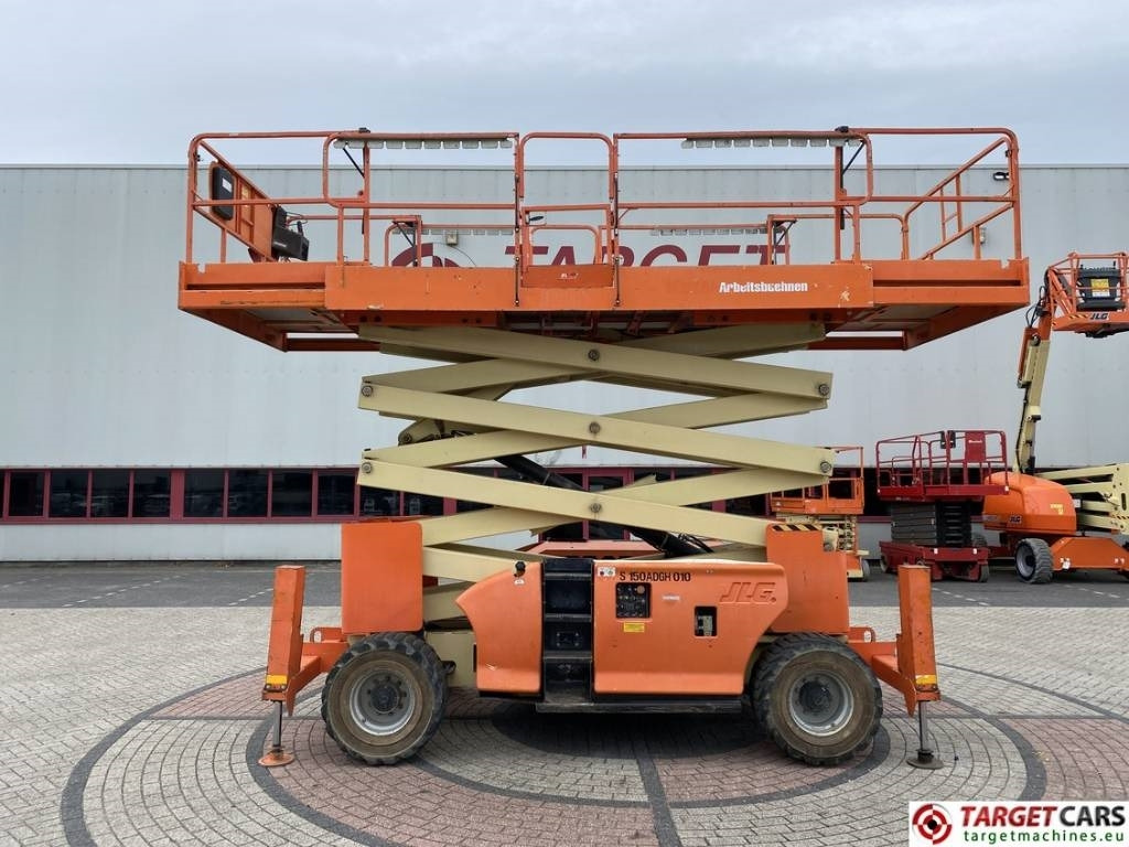 JLG 4394RT Diesel 4x4 Scissor Work Lift 1511cm - Lift u obliku makaza: slika 5 JLG 4394RT Diesel 4x4 Scissor Work Lift 1511cm - Lift u obliku makaza: slika 5