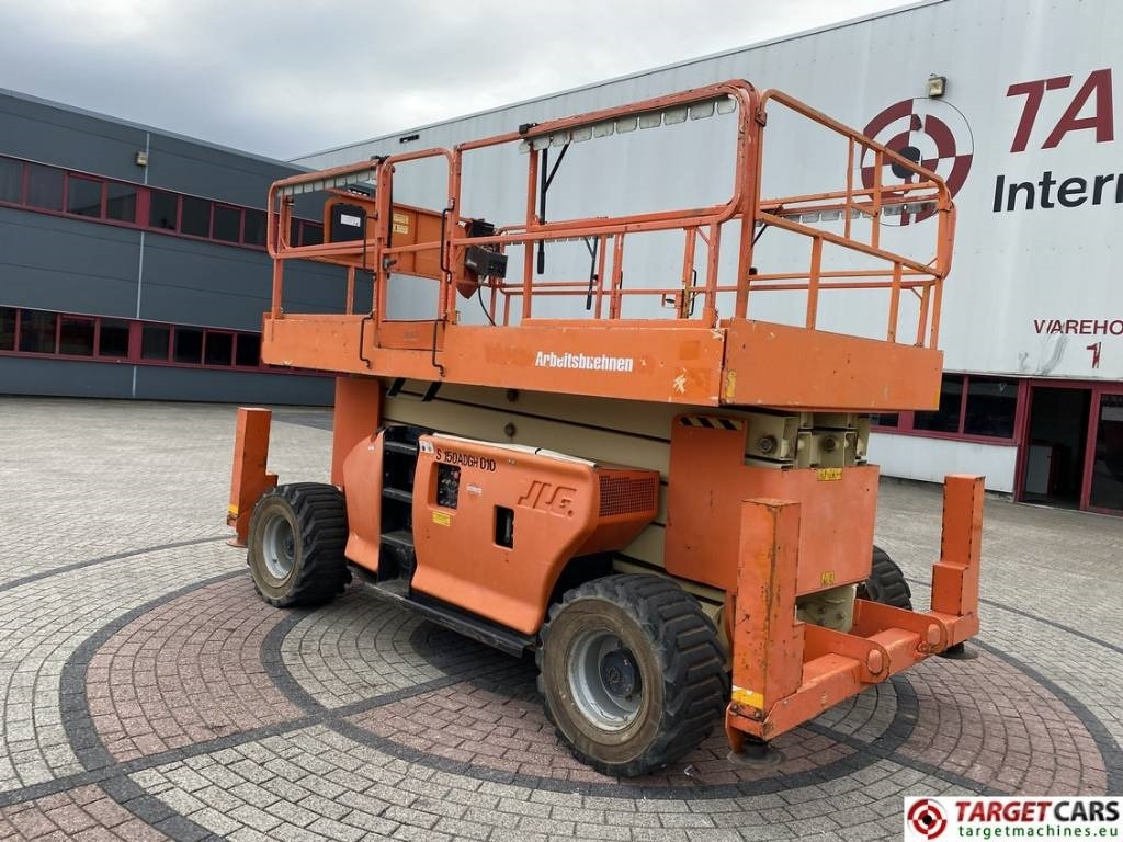 JLG 4394RT Diesel 4x4 Scissor Work Lift 1511cm - Lift u obliku makaza: slika 4 JLG 4394RT Diesel 4x4 Scissor Work Lift 1511cm - Lift u obliku makaza: slika 4