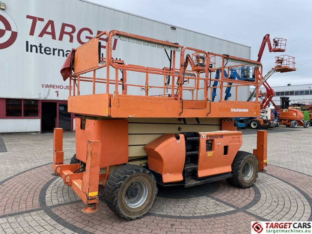 JLG 4394RT Diesel 4x4 Scissor Work Lift 1511cm - Lift u obliku makaza: slika 1 JLG 4394RT Diesel 4x4 Scissor Work Lift 1511cm - Lift u obliku makaza: slika 1