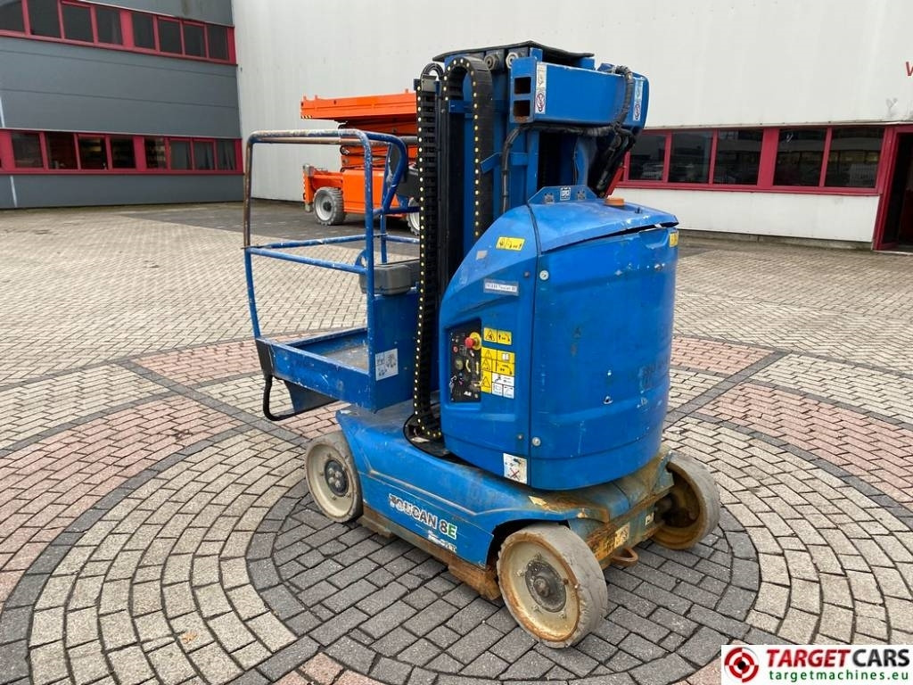 JLG Toucan 8E Electric Vertical Mast Work Lift 820cm - Jarbolna penjajuća platforma: slika 4 JLG Toucan 8E Electric Vertical Mast Work Lift 820cm - Jarbolna penjajuća platforma: slika 4