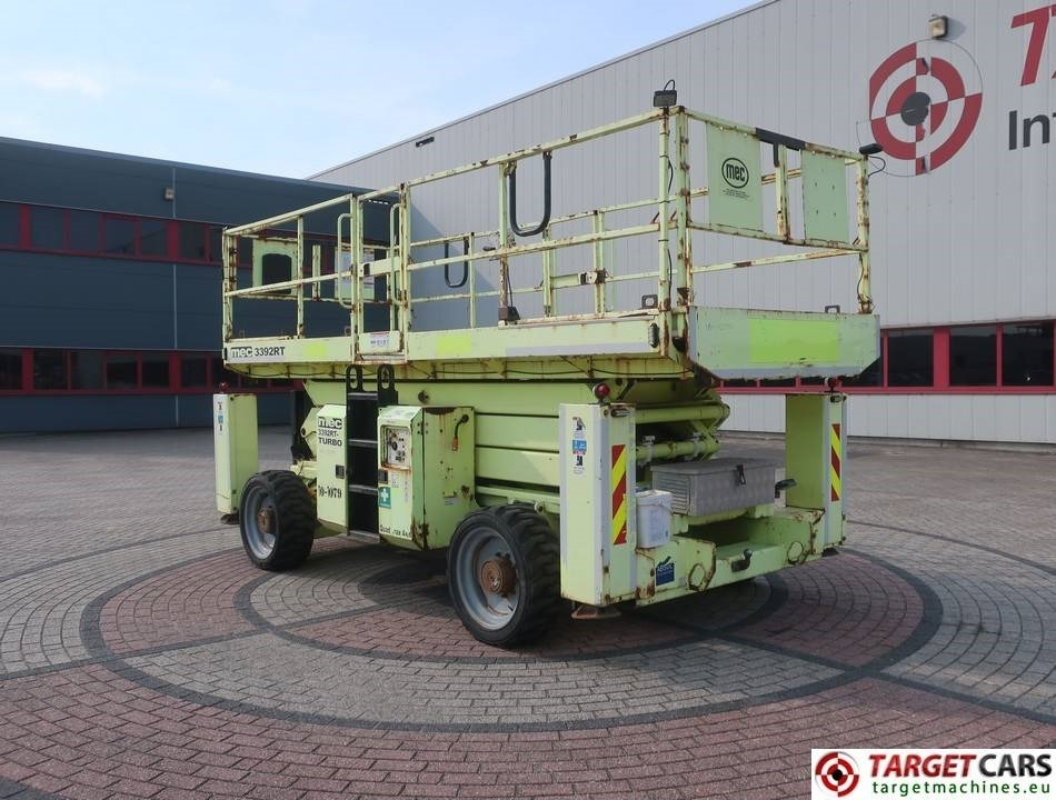 MEC 3392RT-T Diesel 4x4 Scissor Work Lift 1200cm - Lift u obliku makaza: slika 4 MEC 3392RT-T Diesel 4x4 Scissor Work Lift 1200cm - Lift u obliku makaza: slika 4