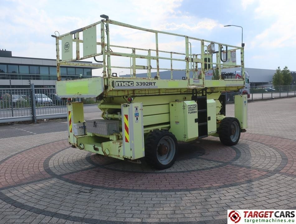 MEC 3392RT-T Diesel 4x4 Scissor Work Lift 1200cm - Lift u obliku makaza: slika 3 MEC 3392RT-T Diesel 4x4 Scissor Work Lift 1200cm - Lift u obliku makaza: slika 3