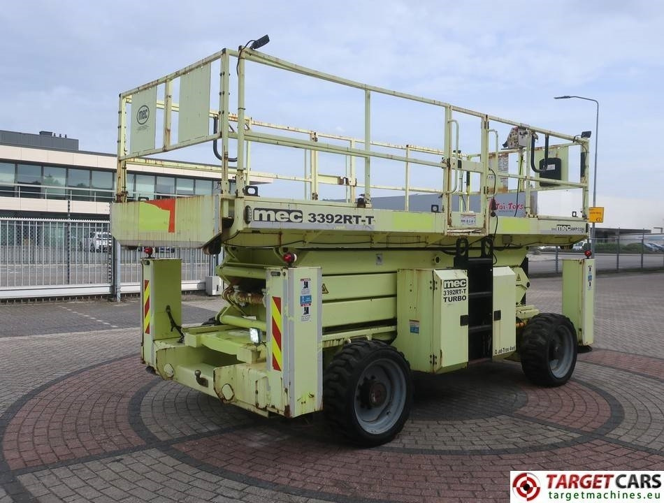 MEC 3392RT-T Diesel 4x4 Scissor Work Lift 1200cm - Lift u obliku makaza: slika 3 MEC 3392RT-T Diesel 4x4 Scissor Work Lift 1200cm - Lift u obliku makaza: slika 3