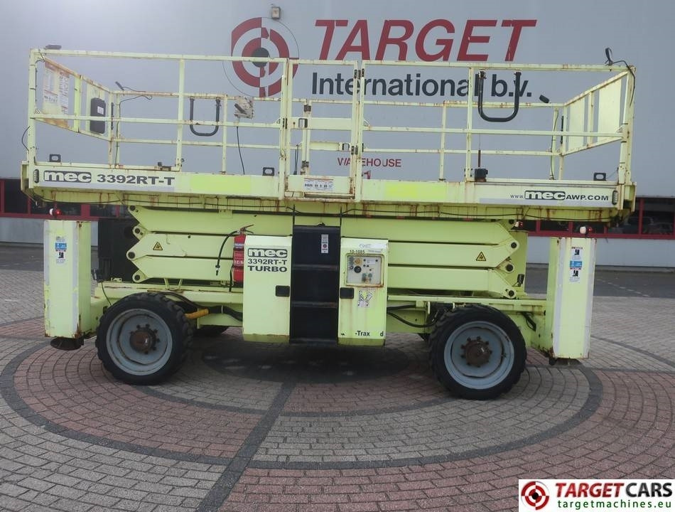 MEC 3392RT-T Diesel 4x4 Scissor Work Lift 1200cm - Lift u obliku makaza: slika 5 MEC 3392RT-T Diesel 4x4 Scissor Work Lift 1200cm - Lift u obliku makaza: slika 5