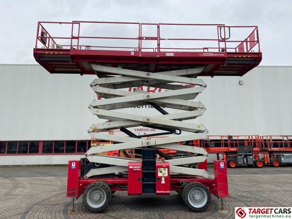 MEC 6092RT Diesel 4x4 Scissor Work LIft 2020cm - Lift u obliku makaza: slika 5 MEC 6092RT Diesel 4x4 Scissor Work LIft 2020cm - Lift u obliku makaza: slika 5