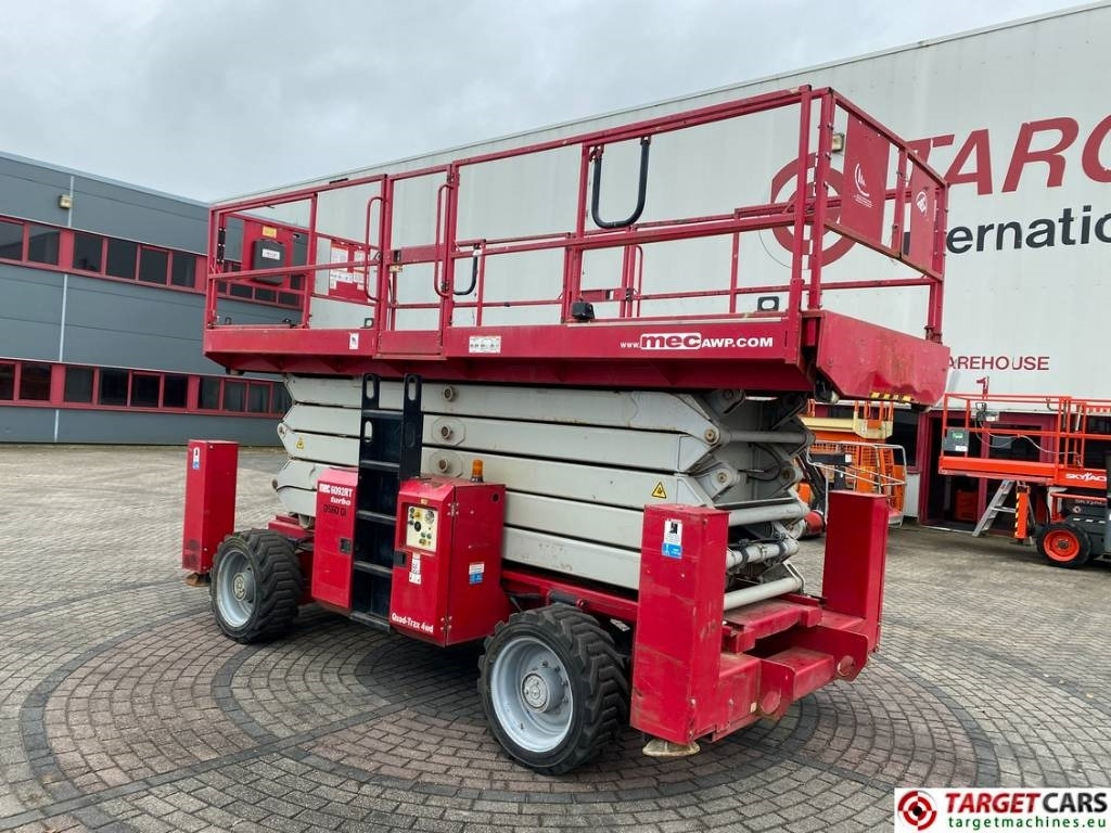 MEC 6092RT Diesel 4x4 Scissor Work LIft 2020cm - Lift u obliku makaza: slika 4 MEC 6092RT Diesel 4x4 Scissor Work LIft 2020cm - Lift u obliku makaza: slika 4