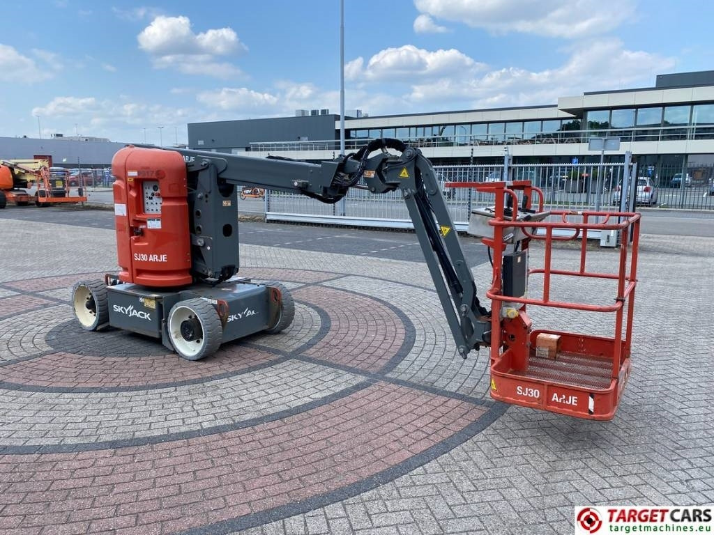 SkyJack SJ30 ARJE Articulated Electric Boom Work Lift 11M - Zglobna platforma: slika 2 SkyJack SJ30 ARJE Articulated Electric Boom Work Lift 11M - Zglobna platforma: slika 2