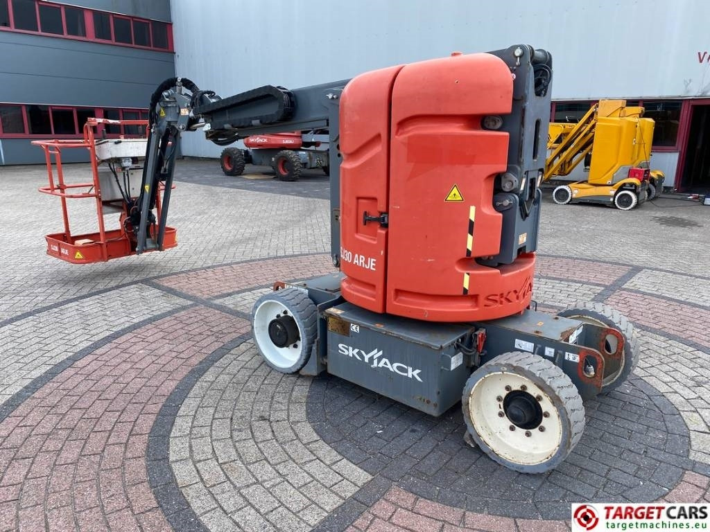 SkyJack SJ30 ARJE Articulated Electric Boom Work Lift 11M - Zglobna platforma: slika 4 SkyJack SJ30 ARJE Articulated Electric Boom Work Lift 11M - Zglobna platforma: slika 4