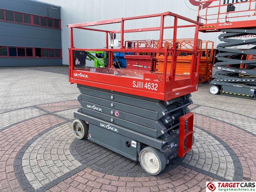 SkyJack SJ4632 Electric 4632 Scissor Work Lift 1170cm - Lift u obliku makaza: slika 4 SkyJack SJ4632 Electric 4632 Scissor Work Lift 1170cm - Lift u obliku makaza: slika 4