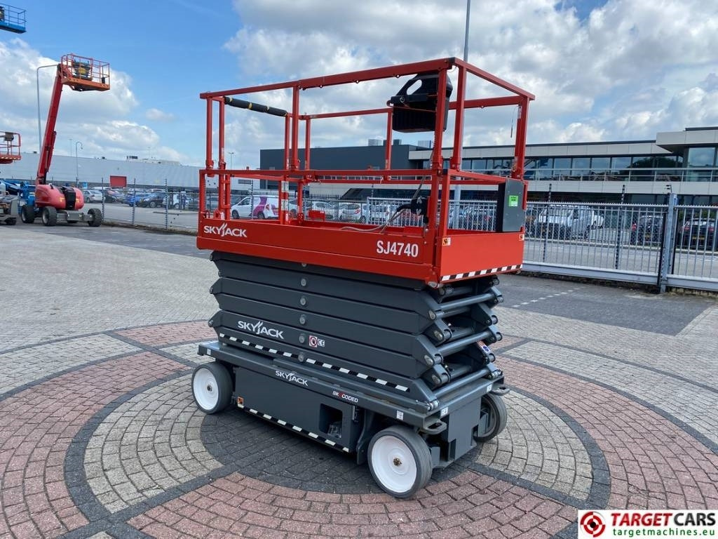 SkyJack SJ4740 Electric 4740 Scissor Work Lift 1380cm - Lift u obliku makaza: slika 2 SkyJack SJ4740 Electric 4740 Scissor Work Lift 1380cm - Lift u obliku makaza: slika 2
