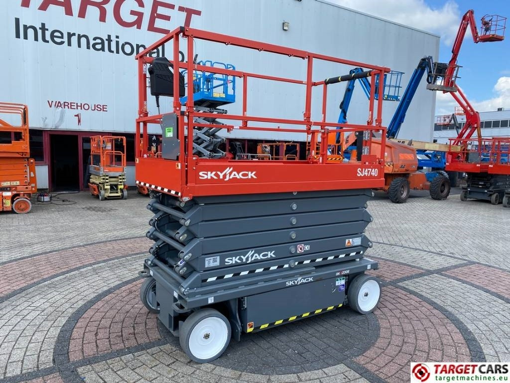 SkyJack SJ4740 Electric 4740 Scissor Work Lift 1380cm - Lift u obliku makaza: slika 1 SkyJack SJ4740 Electric 4740 Scissor Work Lift 1380cm - Lift u obliku makaza: slika 1