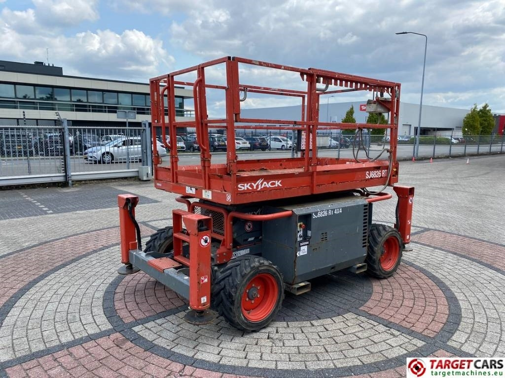 SkyJack SJ6826 RT Diesel 4x4 Scissor 6826 Work Lift 992cm - Lift u obliku makaza: slika 3 SkyJack SJ6826 RT Diesel 4x4 Scissor 6826 Work Lift 992cm - Lift u obliku makaza: slika 3