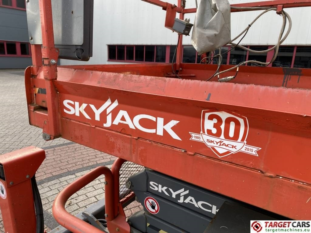 Lift u obliku makaza SkyJack SJ6832RT Diesel Scissor Work Lift 1180cm: slika 36