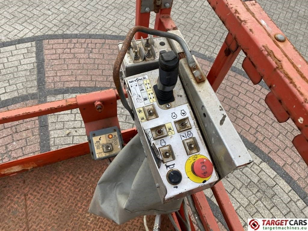 Lift u obliku makaza SkyJack SJ6832RT Diesel Scissor Work Lift 1180cm: slika 9