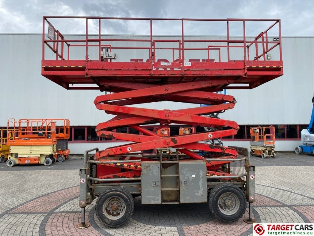 SkyJack SJ8841RT Diesel 4x4 Scissor Work Lift 1430cm - Lift u obliku makaza: slika 5 SkyJack SJ8841RT Diesel 4x4 Scissor Work Lift 1430cm - Lift u obliku makaza: slika 5