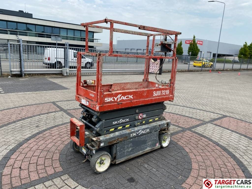 SkyJack SJIII-3219 Electric Scissor Work Lift 780cm - Lift u obliku makaza: slika 3 SkyJack SJIII-3219 Electric Scissor Work Lift 780cm - Lift u obliku makaza: slika 3