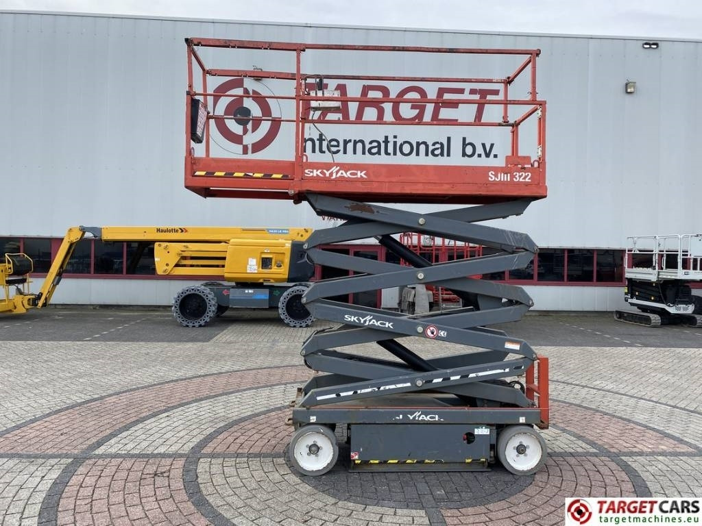 SkyJack SJIII-3226 Electric 3226 Scissor Work Lift 990cm - Lift u obliku makaza: slika 5 SkyJack SJIII-3226 Electric 3226 Scissor Work Lift 990cm - Lift u obliku makaza: slika 5