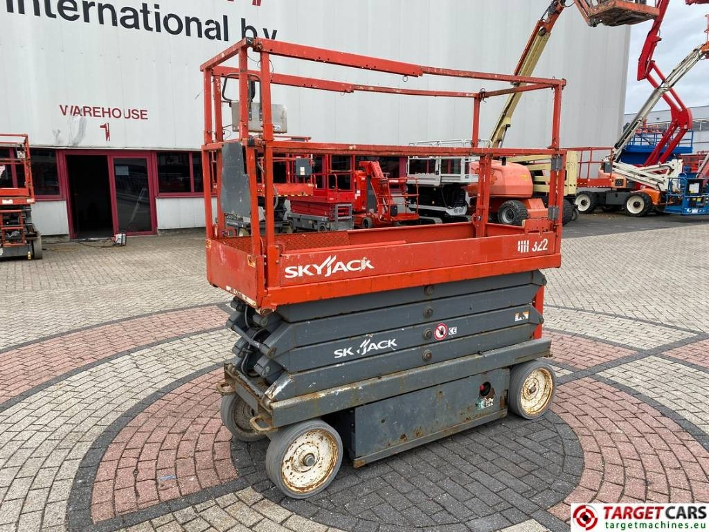 SkyJack SJIII-3226 Electric 3226 Scissor Work Lift 990cm - Lift u obliku makaza: slika 1 SkyJack SJIII-3226 Electric 3226 Scissor Work Lift 990cm - Lift u obliku makaza: slika 1