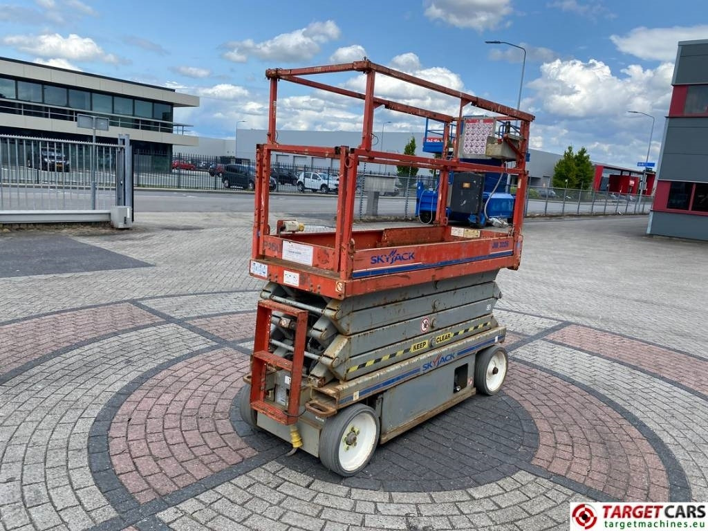 SkyJack SJIII-3226 Electric 3226 Scissor Work Lift 990cm - Lift u obliku makaza: slika 3 SkyJack SJIII-3226 Electric 3226 Scissor Work Lift 990cm - Lift u obliku makaza: slika 3