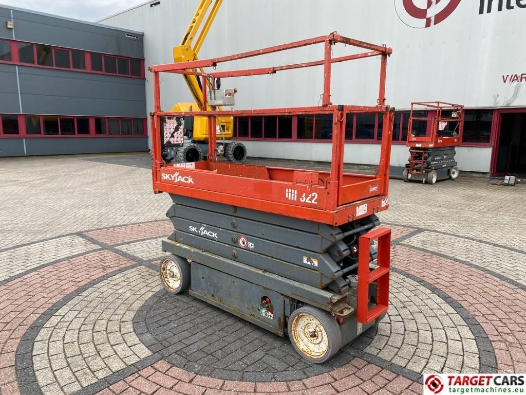 SkyJack SJIII-3226 Electric 3226 Scissor Work Lift 990cm - Lift u obliku makaza: slika 4 SkyJack SJIII-3226 Electric 3226 Scissor Work Lift 990cm - Lift u obliku makaza: slika 4