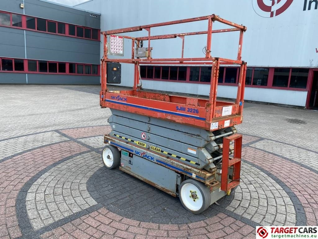 SkyJack SJIII-3226 Electric 3226 Scissor Work Lift 990cm - Lift u obliku makaza: slika 4 SkyJack SJIII-3226 Electric 3226 Scissor Work Lift 990cm - Lift u obliku makaza: slika 4