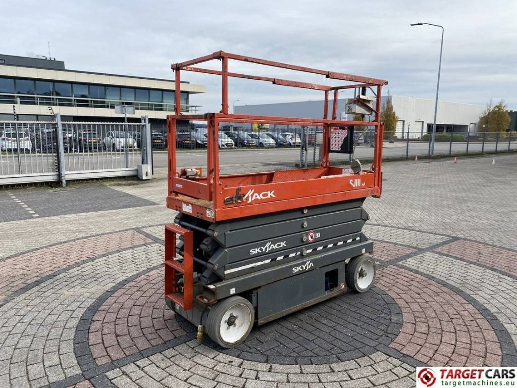 SkyJack SJIII-3226 Electric 3226 Scissor Work Lift 990cm - Lift u obliku makaza: slika 3 SkyJack SJIII-3226 Electric 3226 Scissor Work Lift 990cm - Lift u obliku makaza: slika 3