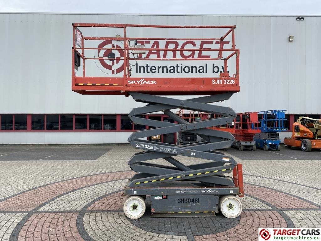 SkyJack SJIII-3226 Electric Scissor Work Lift 990cm - Lift u obliku makaza: slika 5 SkyJack SJIII-3226 Electric Scissor Work Lift 990cm - Lift u obliku makaza: slika 5