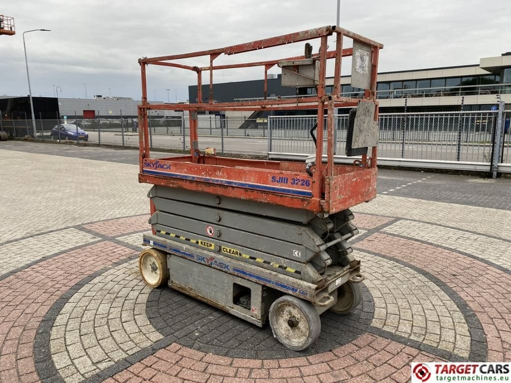 SkyJack SJIII-3226 Electric Scissor Work Lift 990cm - Lift u obliku makaza: slika 2 SkyJack SJIII-3226 Electric Scissor Work Lift 990cm - Lift u obliku makaza: slika 2