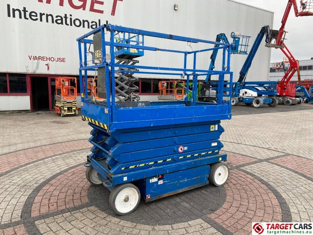 SkyJack SJIII-4632 Electric 4632 Scissor Work Lift 1170cm - Lift u obliku makaza: slika 1 SkyJack SJIII-4632 Electric 4632 Scissor Work Lift 1170cm - Lift u obliku makaza: slika 1