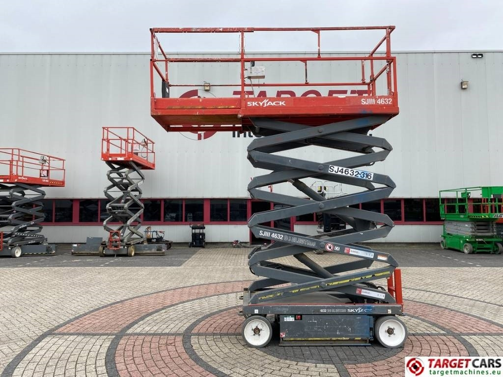 SkyJack SJIII-4632 Electric 4632 Scissor Work Lift 1170cm - Lift u obliku makaza: slika 5 SkyJack SJIII-4632 Electric 4632 Scissor Work Lift 1170cm - Lift u obliku makaza: slika 5