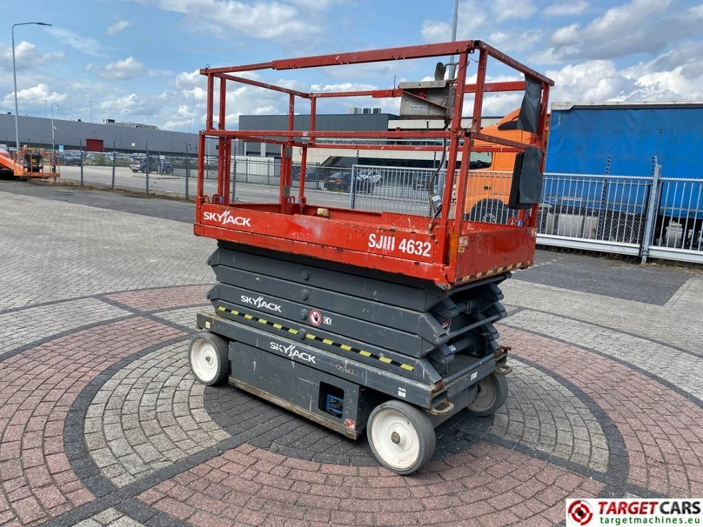 SkyJack SJIII-4632 Electric 4632 Scissor Work Lift 1170cm - Lift u obliku makaza: slika 2 SkyJack SJIII-4632 Electric 4632 Scissor Work Lift 1170cm - Lift u obliku makaza: slika 2