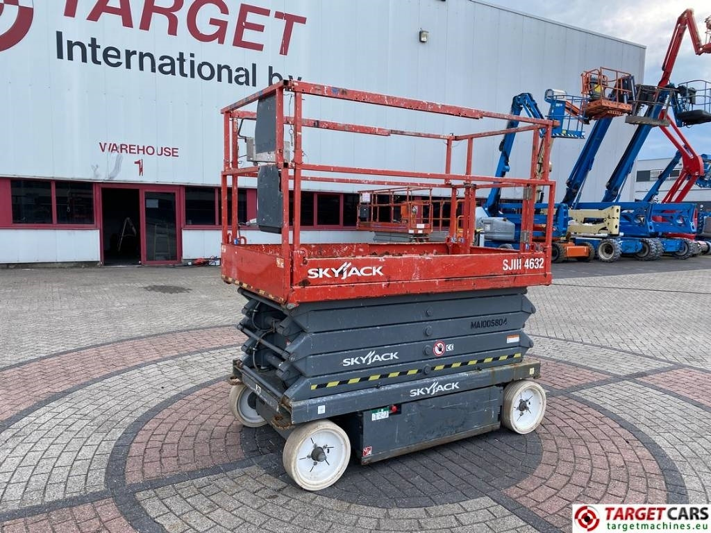 SkyJack SJIII-4632 Electric 4632 Scissor Work Lift 1170cm - Lift u obliku makaza: slika 1 SkyJack SJIII-4632 Electric 4632 Scissor Work Lift 1170cm - Lift u obliku makaza: slika 1