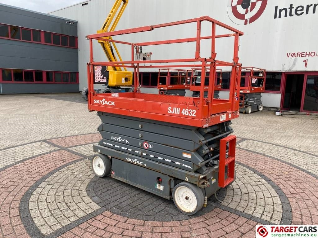SkyJack SJIII-4632 Electric Scissor Work Lift 1170cm  - Lift u obliku makaza: slika 4 SkyJack SJIII-4632 Electric Scissor Work Lift 1170cm  - Lift u obliku makaza: slika 4