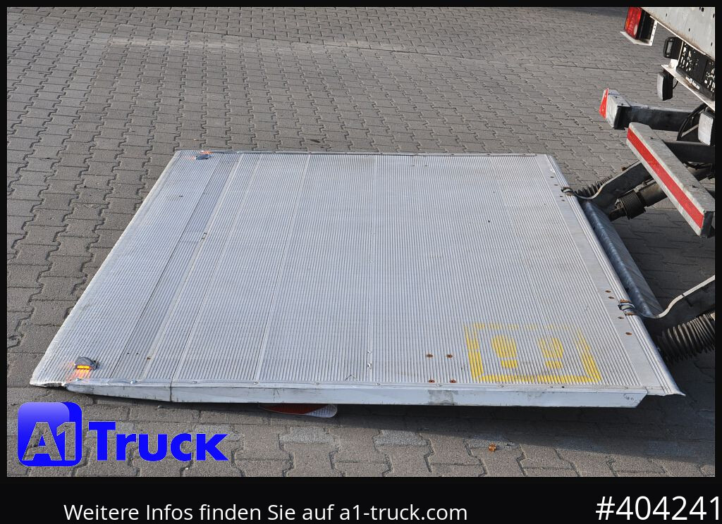 SCHMITZ Getränke, Lenkachse, LBW, Ladebordwand, kurzer Aufbau - Poluprikolica za prevoz boca: slika 2 SCHMITZ Getränke, Lenkachse, LBW, Ladebordwand, kurzer Aufbau - Poluprikolica za prevoz boca: slika 2